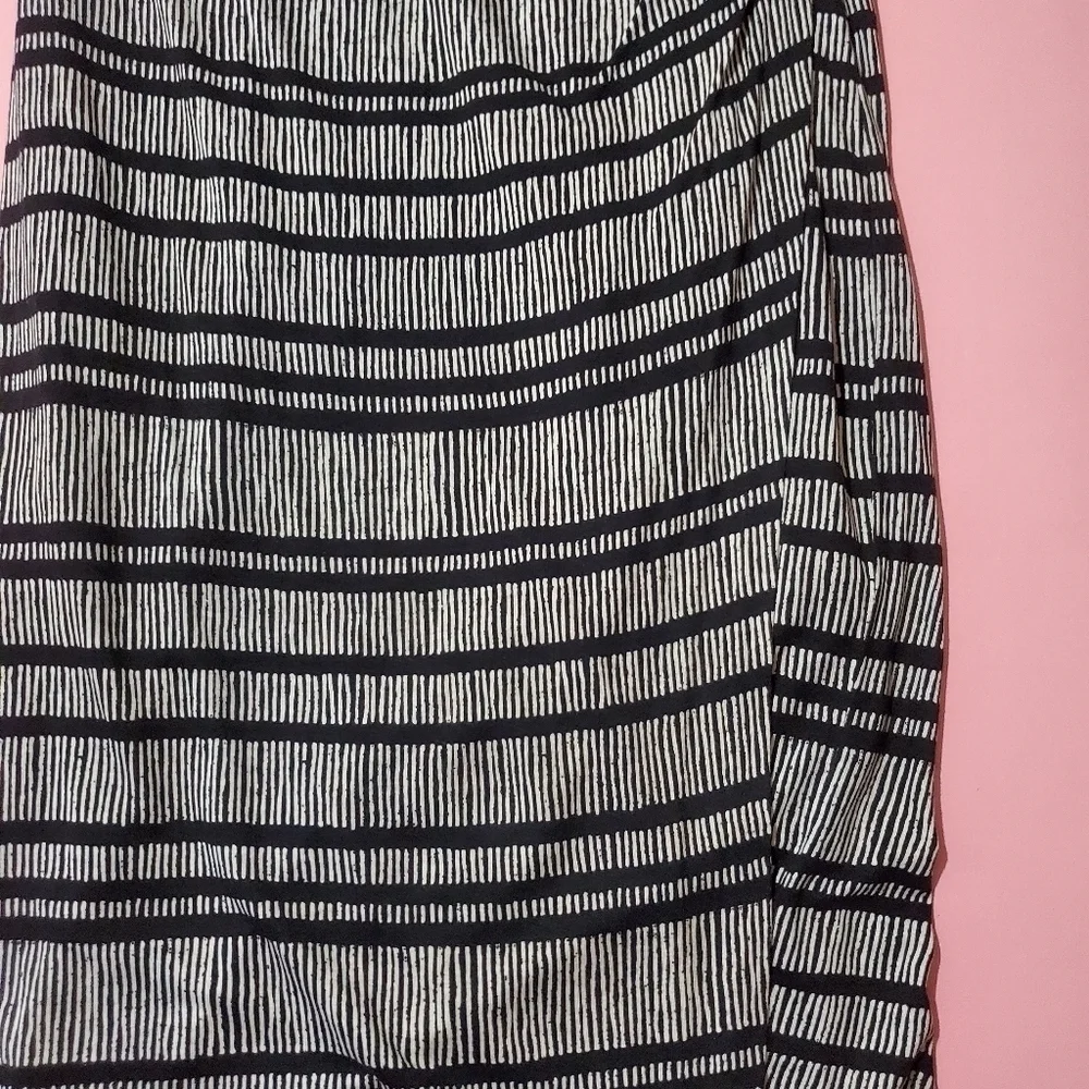 Loft Line Print Design Pattern Knit Black and White Professional Work Sleevless - Picture 2 of 7